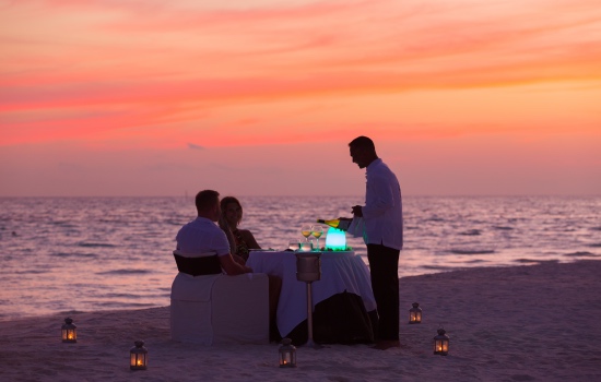 Meeru Beach Dining